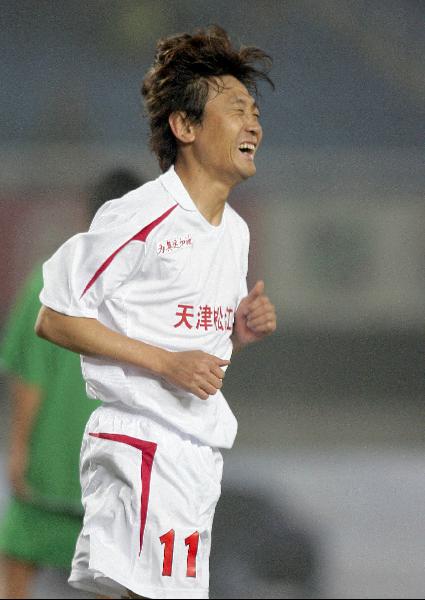 图文97国足96胜95御林军高峰上演了帽子戏法