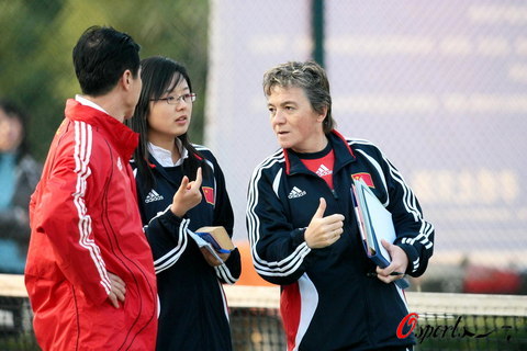 图文-新一期中国女足武汉开练 女足全新教练组合