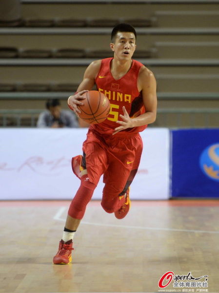 郭艾伦变成了一个控卫