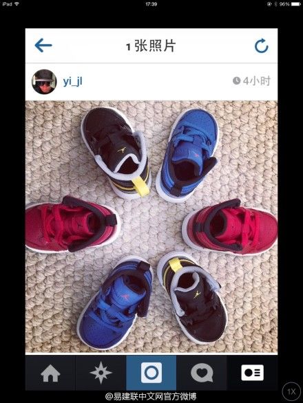 易建联给儿子准备的小小的篮球鞋