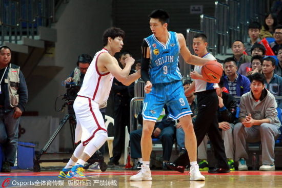 孙悦在比赛中单打