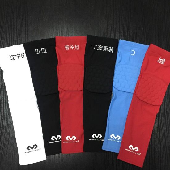 新赛季各色的护具必须和球衣统一。