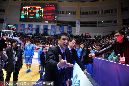 新疆和北京的比赛出现了长时间暂停