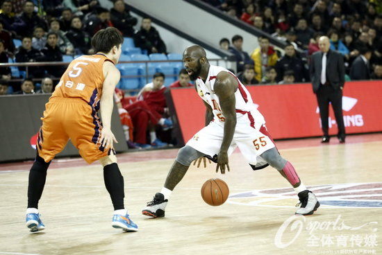 琼斯成50+10+第四人。