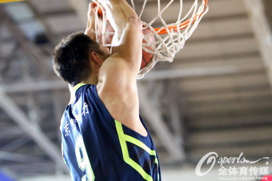 易建联现在越打越轻松