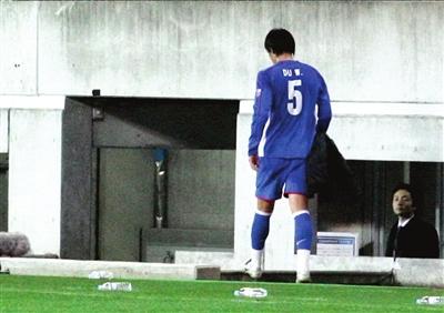 杜威被红牌罚下后提前离场。图/Osports 