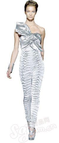 未来科技引领时装战士