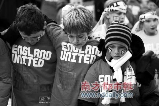 伤心的伦敦少年。