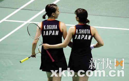 　　穿裙子还真不错。嗯，下次我们继续穿。(设计对白)