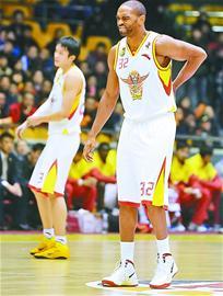 安德森最近几场比赛状态都很差 记者谢永亮 摄