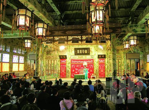 FEATURE| 戏楼 小楼中的戏梦人生