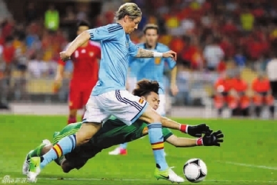 　　■ 国足门将曾诚扑出托雷斯必进球 图TP