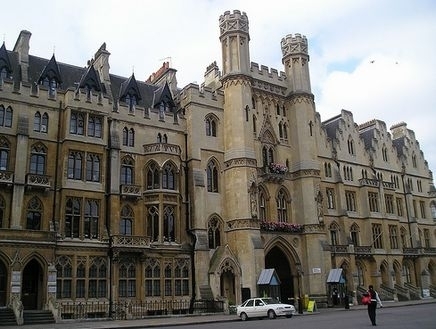 揭秘真正的贵族学校：世界政商子女教育首选