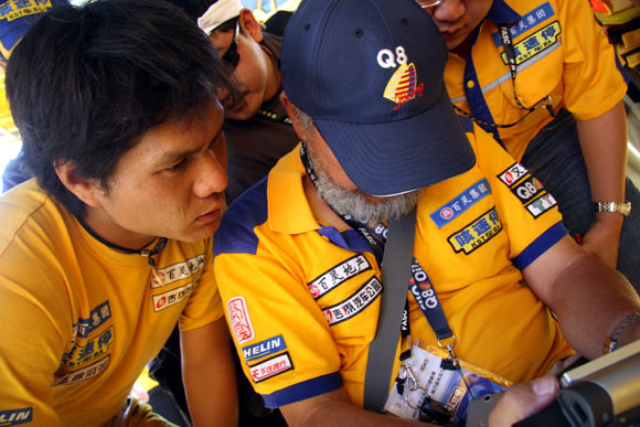 赛车-徐浪失误冲出赛道飞上房顶退出六盘水拉力赛