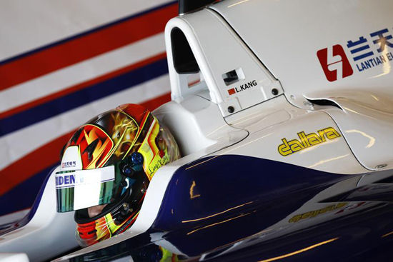 凌康驾驶Trident车队的23号车，参加GP3阿布扎比站。