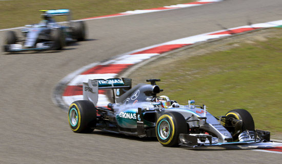 汉密尔顿在上海完胜队友罗斯博格