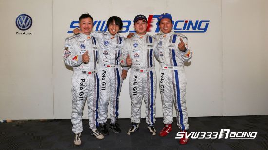 上海大众333车队车手：王睿、韩寒、江腾一、张臻东
