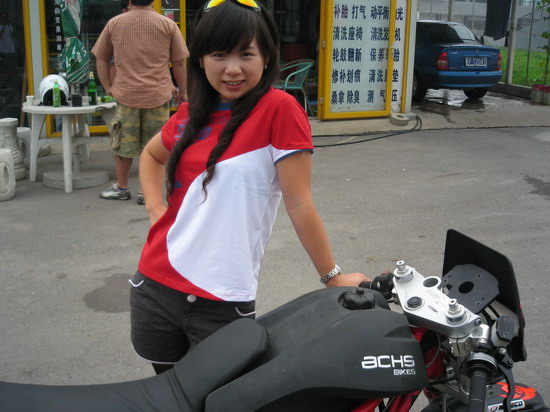 图文csbk第二站北京金港探营吴霞坐驾前摆pose