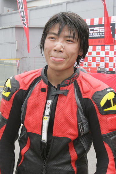 图文-csbk第二站(北京)决赛日 小将王铸获胜做鬼脸