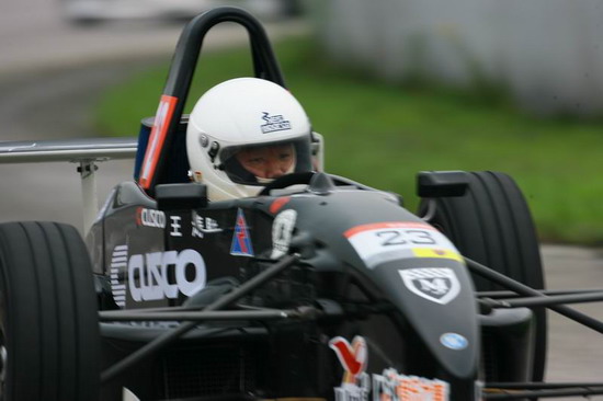 图文-中国方程式北京站排位赛 23号车手王涛