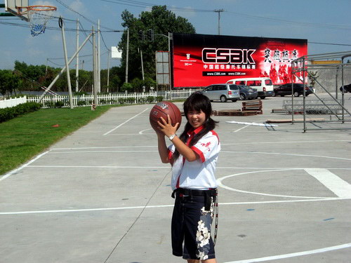 图文-csbk上海站花絮 飞鹰女车手吴霞在篮球场