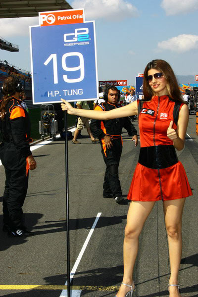 图文-f1土耳其大奖赛靓丽举牌女郎 (11)