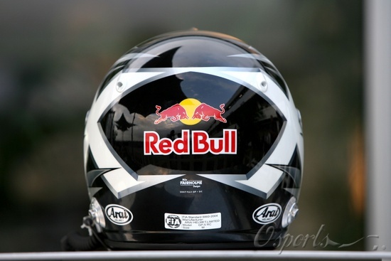 库塔纪念麦克雷的新头盔