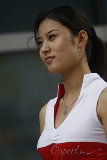 图文-F1中国大奖赛举牌女郎 青春靓丽的东方MM_赛车-F1_NIKE新浪竞技风暴_新浪网
