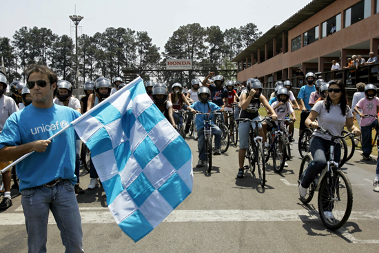 图文-马萨出席慈善活动 马萨身着unicef的衣服