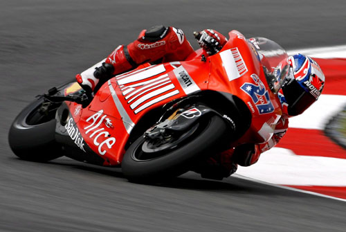 图文2007马来西亚摩托车大奖赛弯道技术