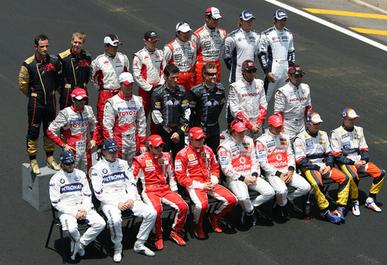 图文-f1巴西收官站一触即发 22位车手年终全家福_赛车-f1_nike新浪