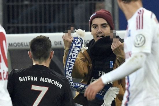 里贝里遭球迷袭击