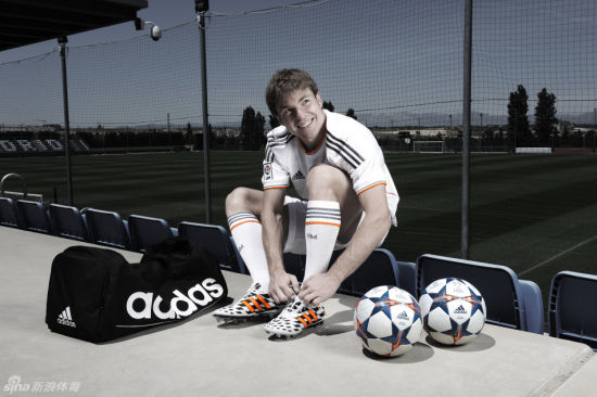 伊利亚拉门迪本赛季出场时间极少