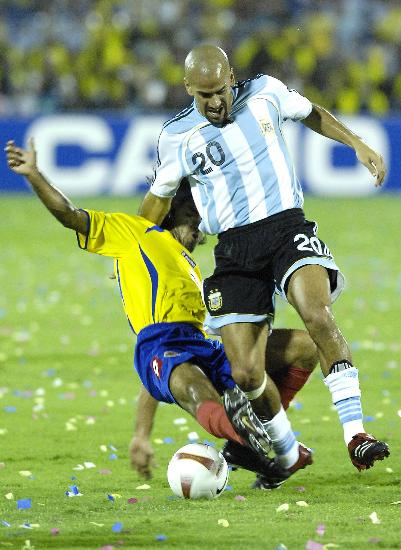 在委内瑞拉马拉开波举行的2007年美洲杯足球赛c组第二轮比赛中,阿根廷