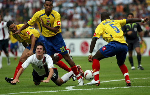 图文美洲杯哥伦比亚10美国以一敌二力不从心