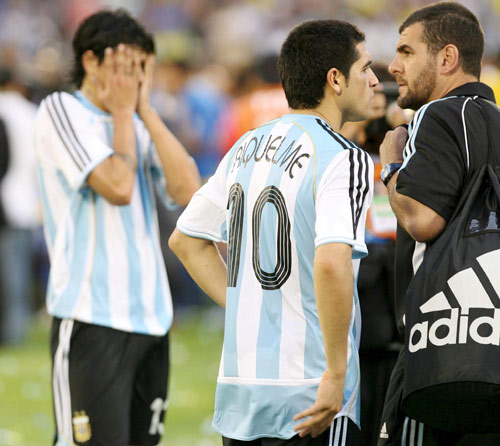 图文巴西队第8次夺得美洲杯冠军里克尔梅伤心背影