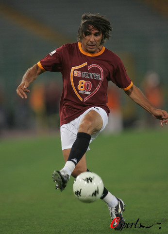 图文-罗马队成立80周年纪念赛 昔日的王子孔蒂
