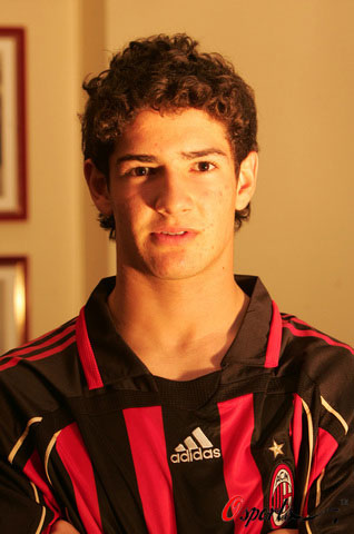 红黑军团"新金童"帕托写真