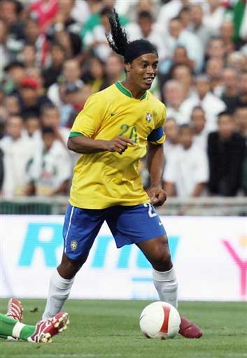 图文热身赛巴西20阿尔及利亚小罗如此开心