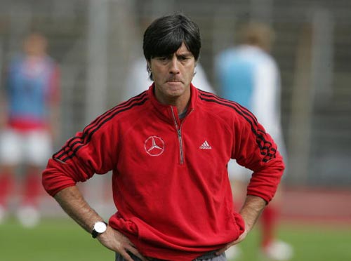 图文-德国队备战欧洲杯预选赛 年轻的勒夫若有所思