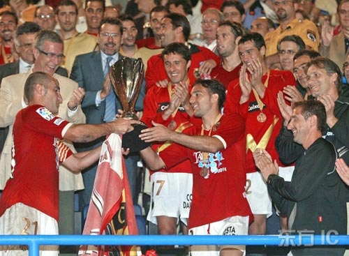 图文加泰罗尼亚杯决赛巴萨落败塔拉戈纳首捧加杯