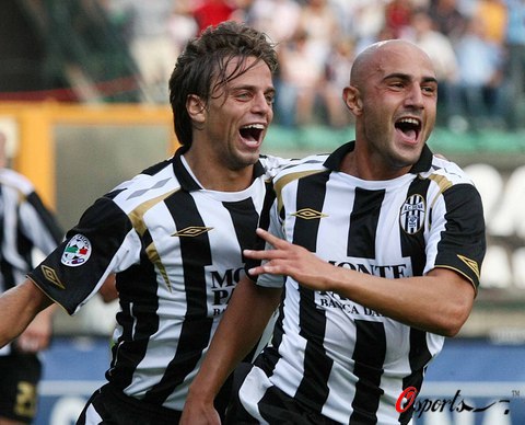 图文-[意甲]锡耶纳vsac米兰 锡耶纳队员庆祝进球