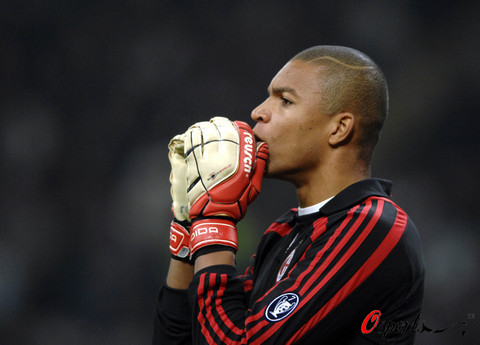 图文-[意甲]ac米兰0-0都灵 门将迪达呼喊队友