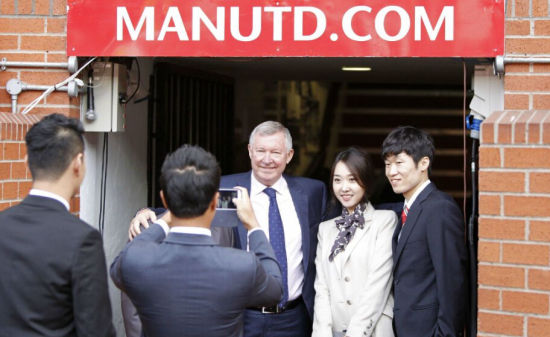 朴智星与爵爷合影