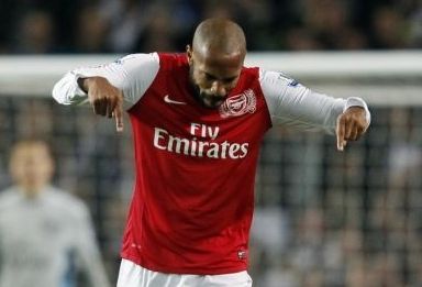 亨利进球后手指阿森纳主场草坪：这是我的家