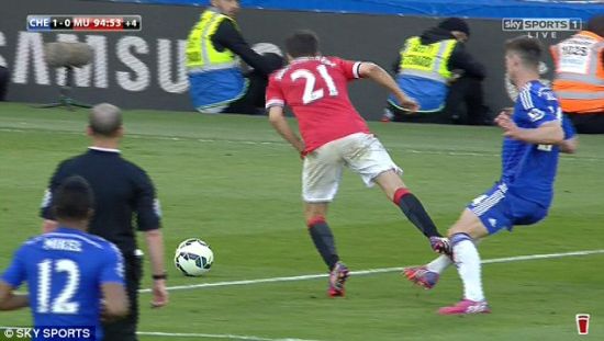 埃雷拉此球被判假摔