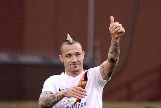 纳英戈兰庆祝进球