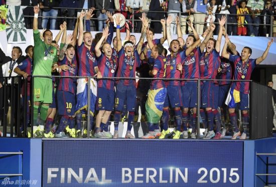 巴萨再次加冕三冠王