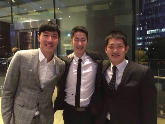 常昊刘翔王励勤亲密合影