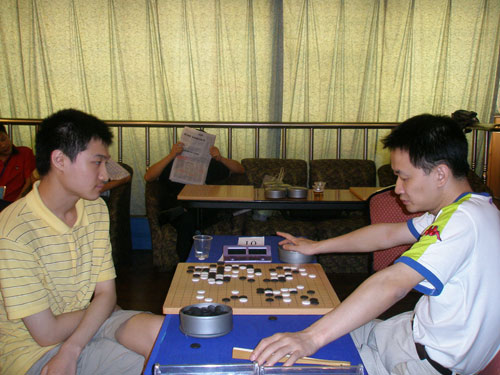 图文全国围棋升段赛第11轮方捷七段战小将张维